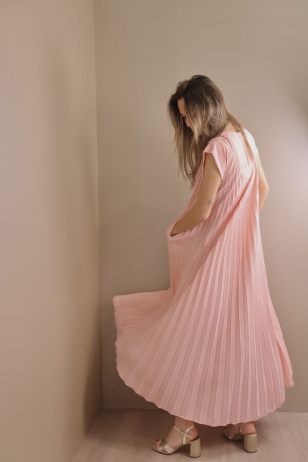 ROBE LONGUE PLISEE ROSE POUDRE – Image 2