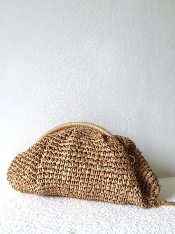 Pochette raphia camel – Image 2