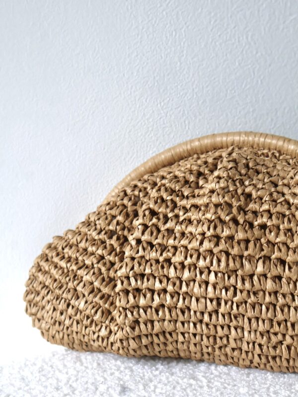 Pochette raphia camel – Image 3
