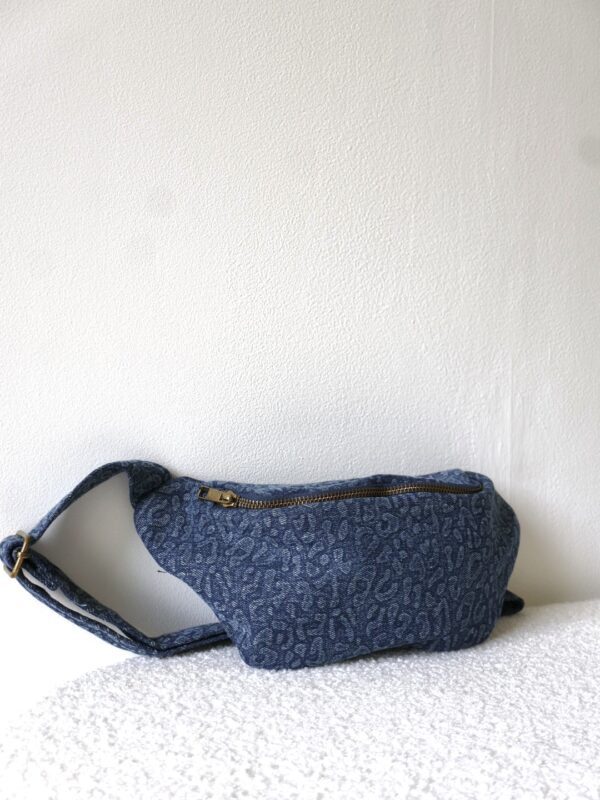 BUMBAG BLEU MARINE LEOPARD – Image 2