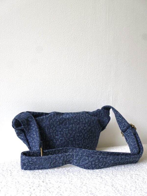 BUMBAG BLEU MARINE LEOPARD – Image 3