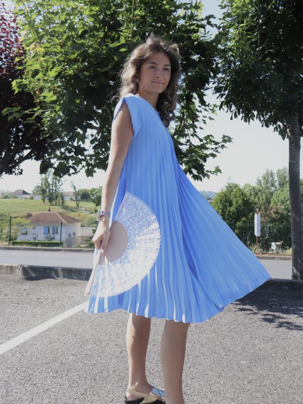 ROBE COURTE PLISSEE CIEL – Image 2