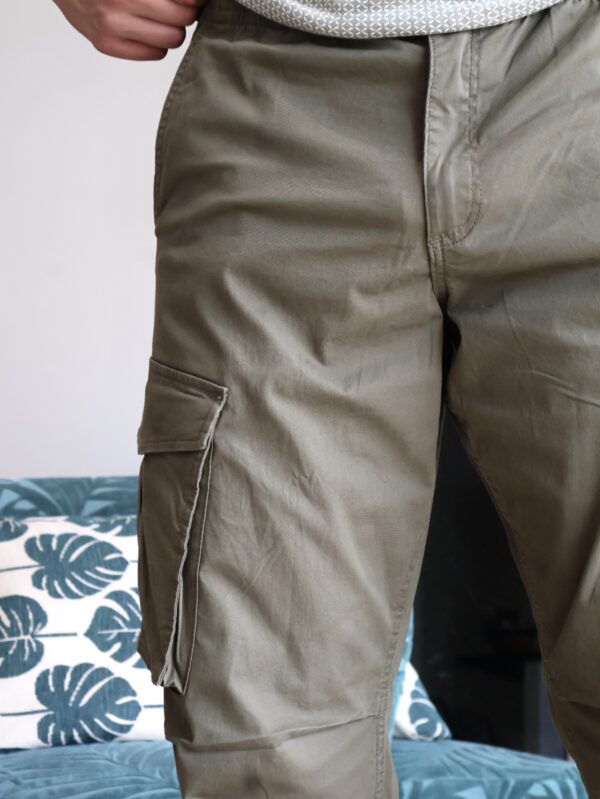 CARGO CUFFED KAKI – Image 3