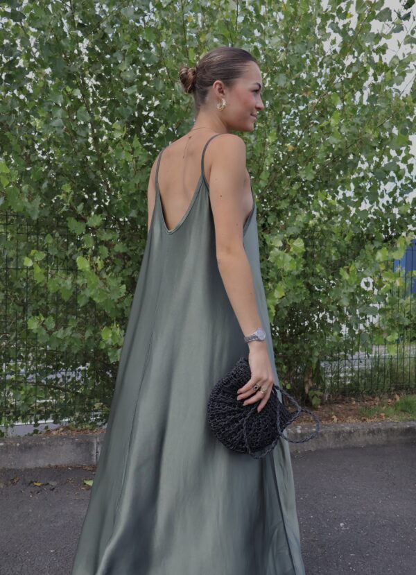 Robe longue SATIN - Kaki – Image 4