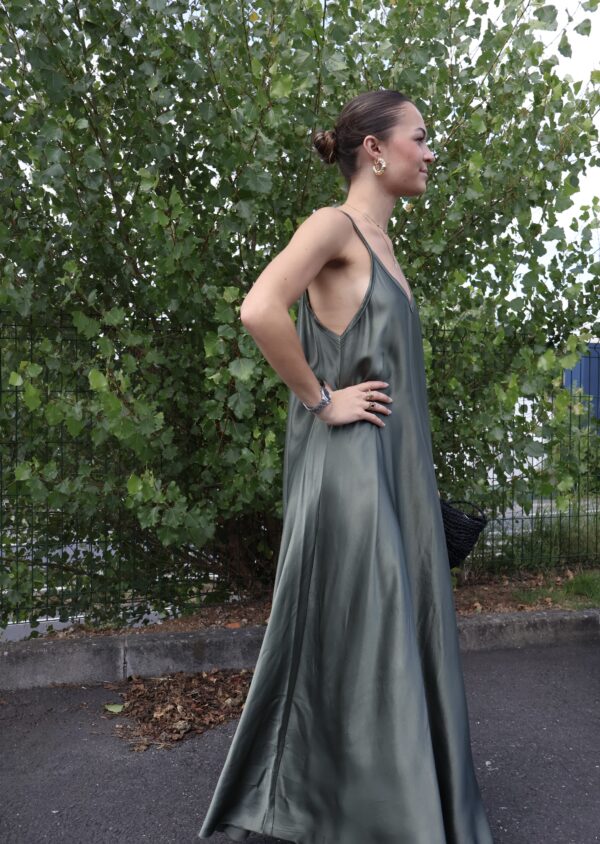 Robe longue SATIN - Kaki – Image 3